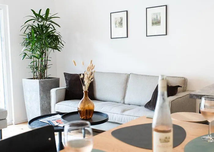 Stilvolle Mit Ruhig Gelegenem Balkon