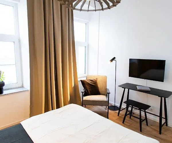 Stilvolle Mit Ruhig Gelegenem Balkon