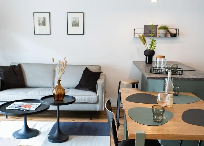 Stilvolle Mit Ruhig Gelegenem Balkon Apartment Vienna