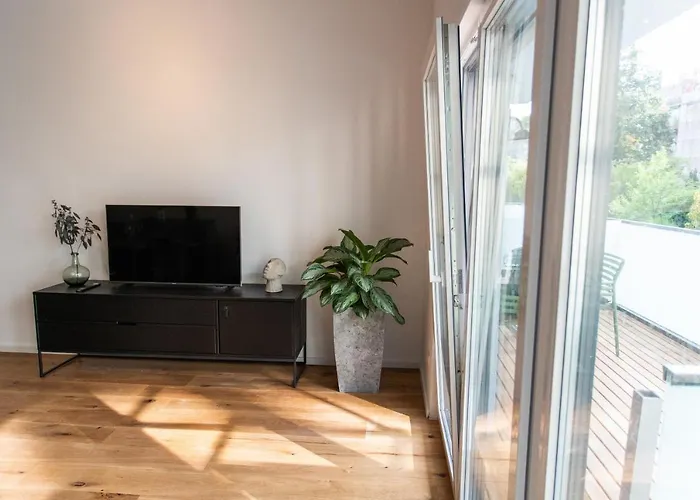 Stilvolle Mit Ruhig Gelegenem Balkon *